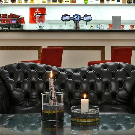 科罗娜达酒店 酒店 卡罗维发利